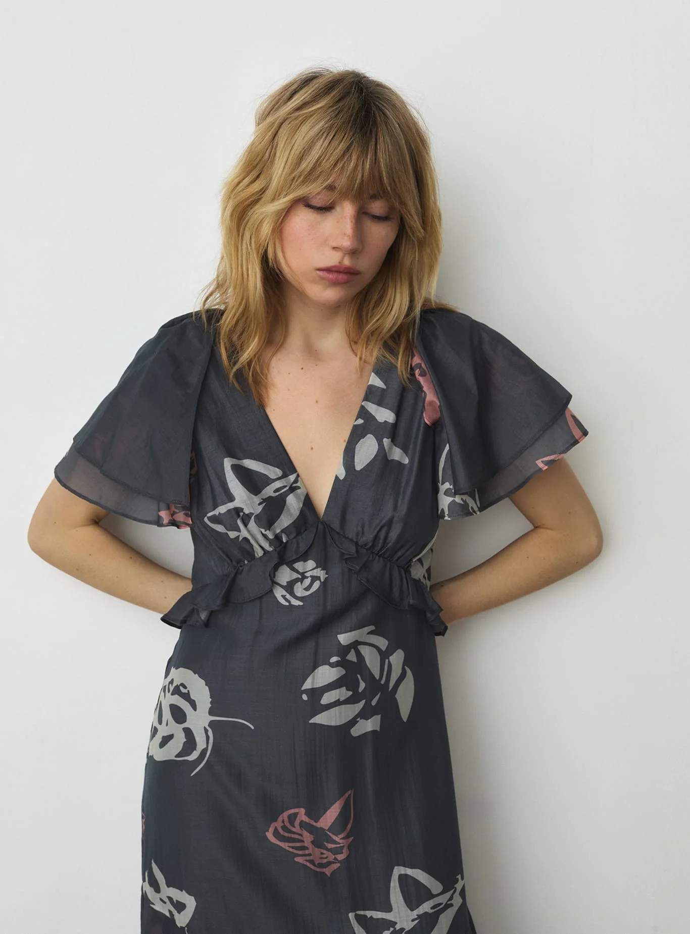 AMIRA GREY MIDI DRESS - Image 3