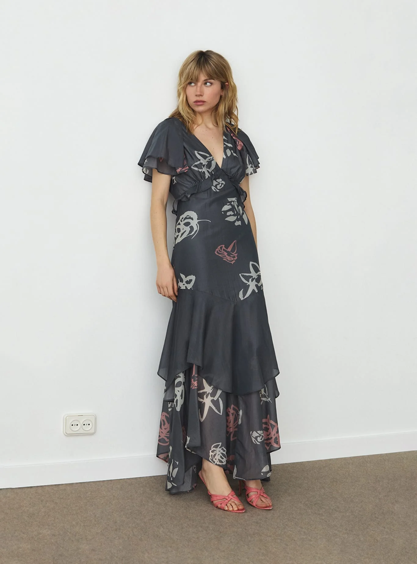 AMIRA GREY MIDI DRESS - Image 4