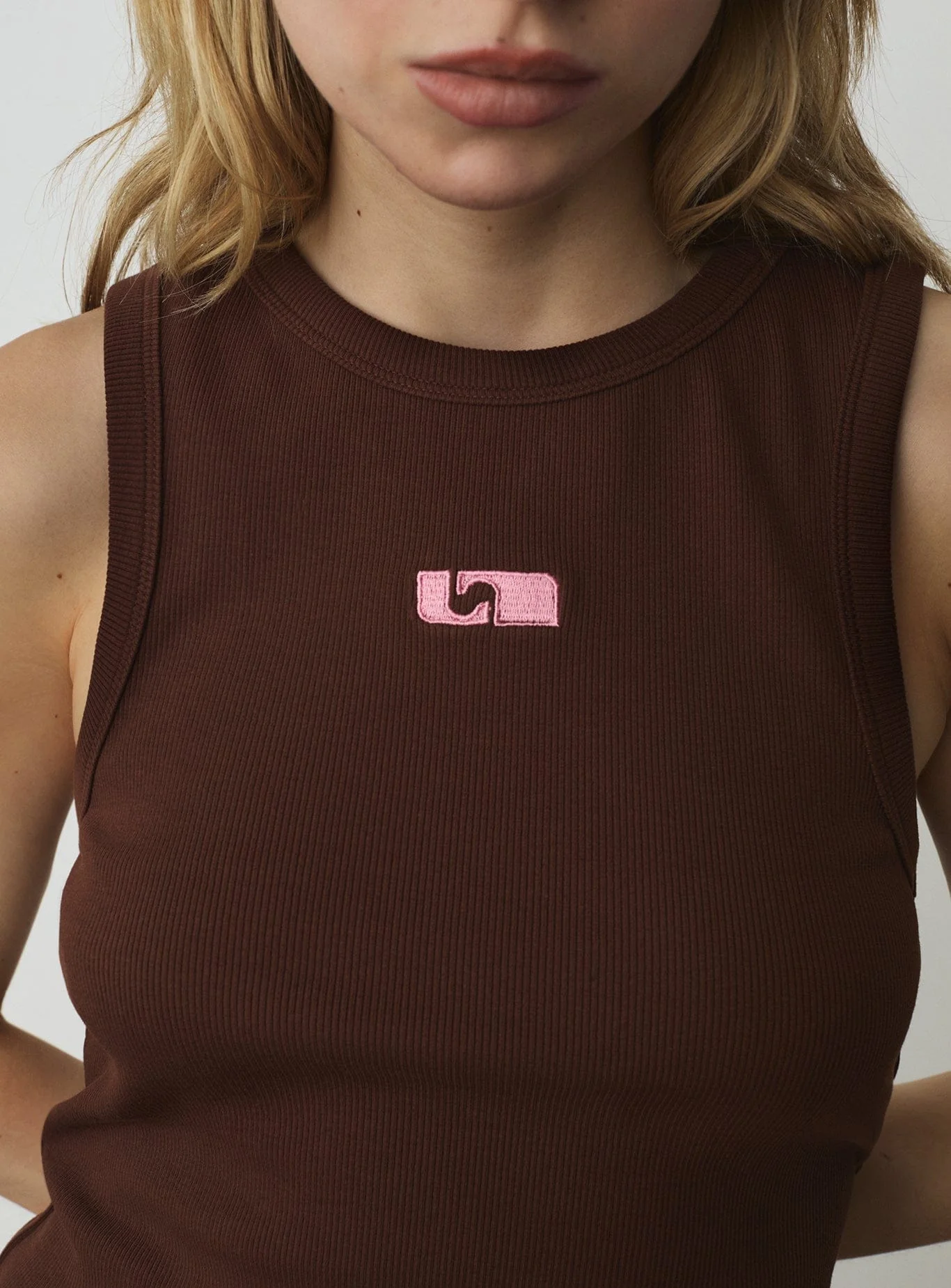BROWN EMBROIDERED LOGO TANK TOP - Image 3