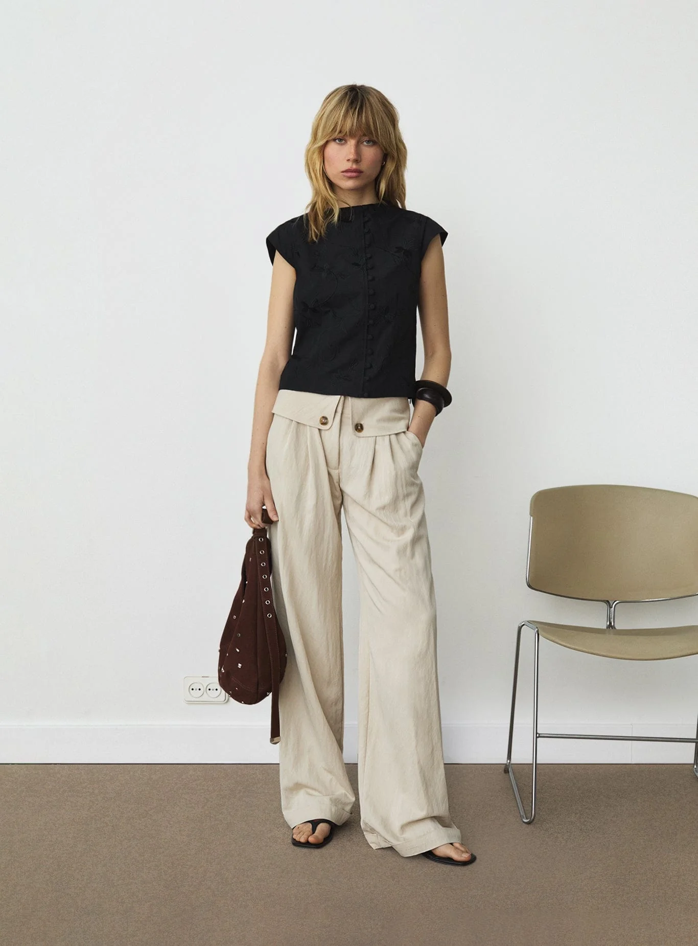 MELANI BLACK ASYMMETRIC BLOUSE - Image 3