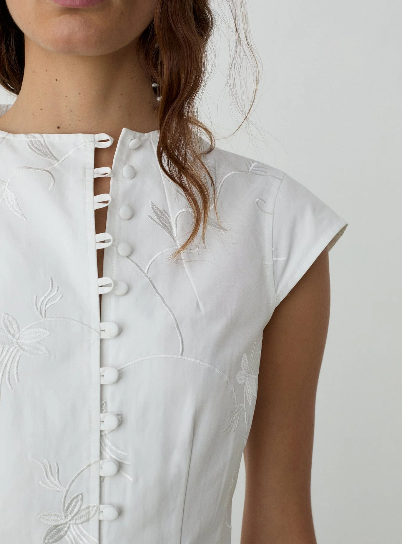 MELANI WHITE ASYMMETRIC BLOUSE - Image 4